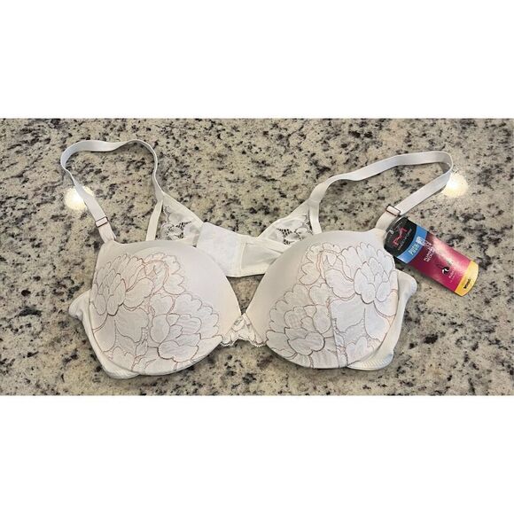 Maidenform Women's Love the Lift Underwire Demi Bra,With Push-up Cups - Picture 2 of 5